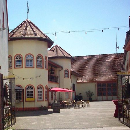 Hotel Weinschlößchen im Weingut Roos Ilbesheim Exterior foto