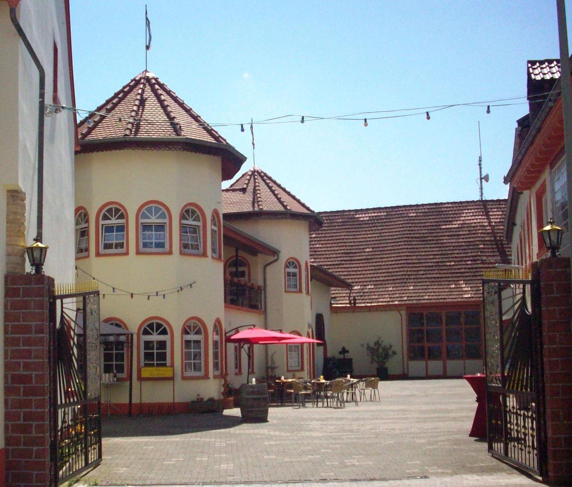 Hotel Weinschlößchen im Weingut Roos Ilbesheim Exterior foto