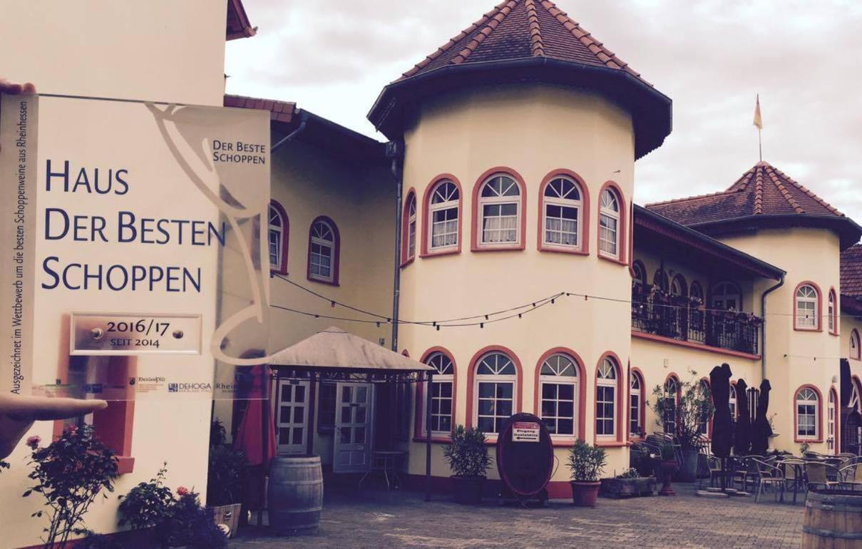 Hotel Weinschlößchen im Weingut Roos Ilbesheim Exterior foto