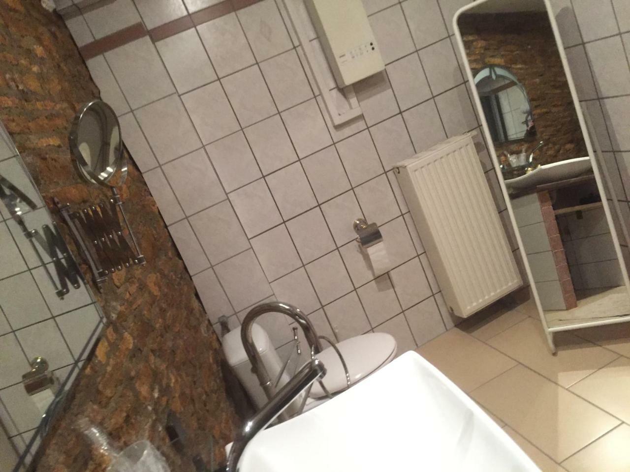 Hotel Weinschlößchen im Weingut Roos Ilbesheim Exterior foto