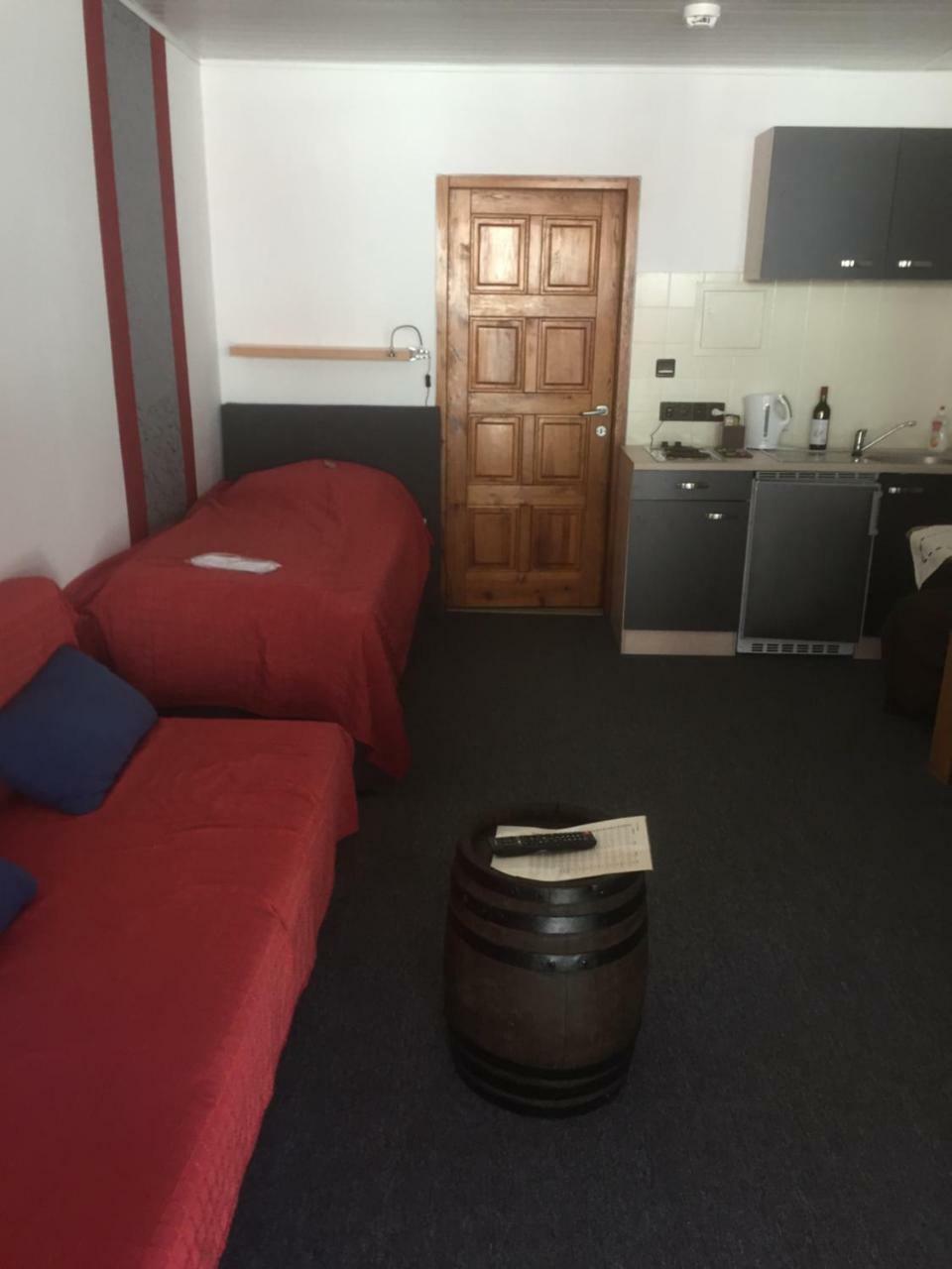 Hotel Weinschlößchen im Weingut Roos Ilbesheim Exterior foto